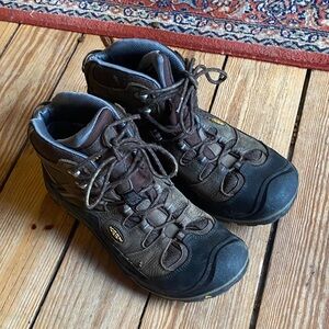 Keen Men’s Sz 13 Rugged hiking boots